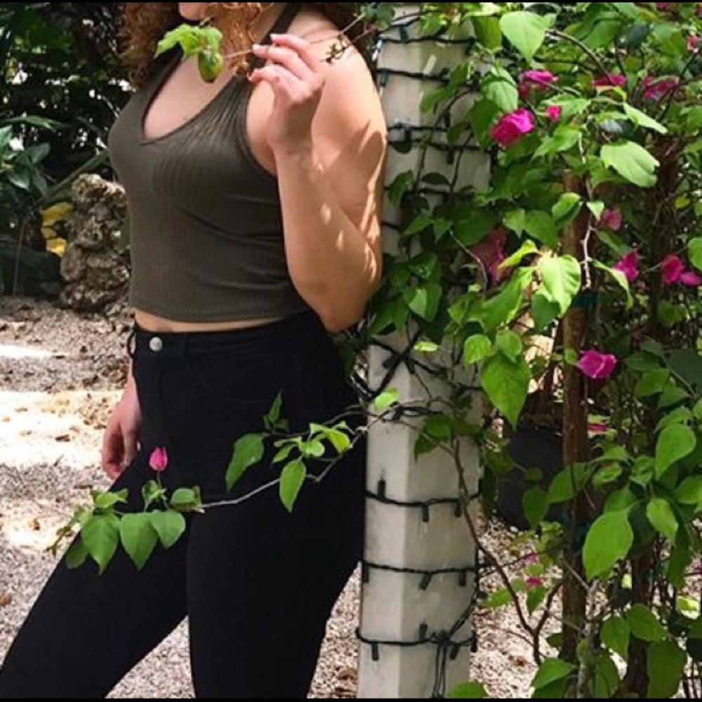 🌿 Olive Green Halter Crop Top 🌿